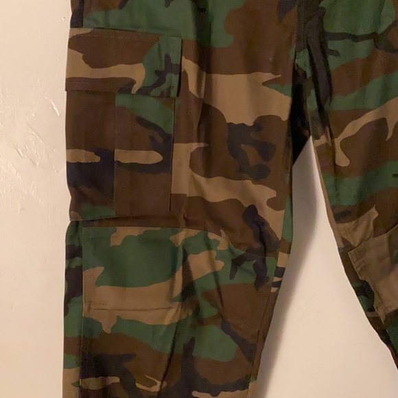 Camouflage pant only worn once - Picture 4 of 6